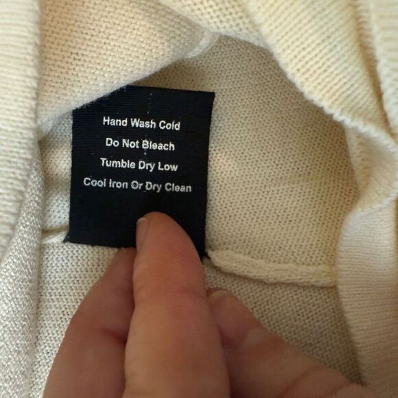 NWT Monrow Crochet Knit Easy Short in Off White- Size M - Picture 8 of 9